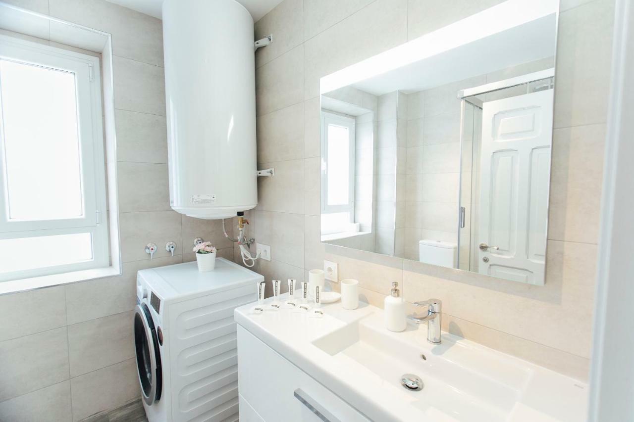 Colorful And Diaphanous- 3Bd 1Bth - Peral Sevilla Buitenkant foto